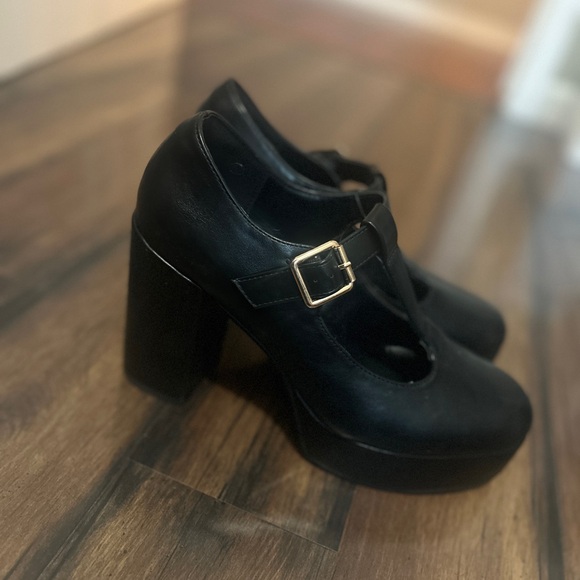 Shoes - T-Strap Round Toe Platform Heels Chunky Heel